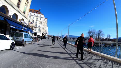 a vélo sur le quai des bergues à genève, suisse. | on the bike, quai des bergues, geneva switzerland