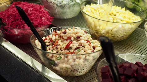 frijoles blancos cocidos en un tazón