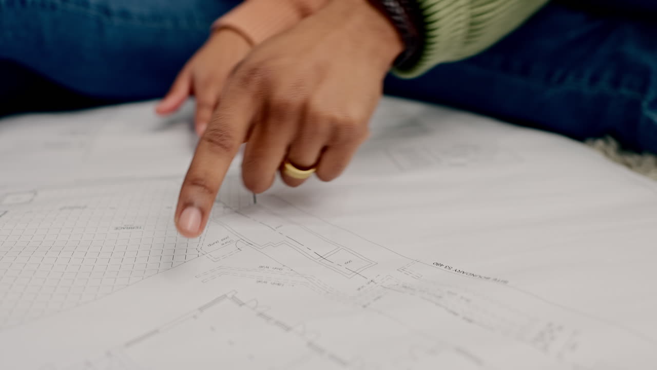 manos, casa y pareja con un plano