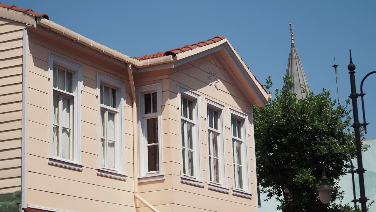 미나 이 있는 오래된 마을 집