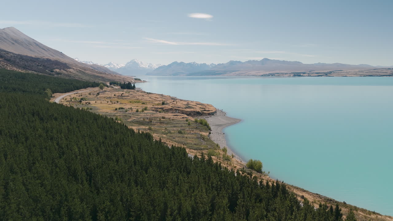 Stunning New Zealand Lake and Mountain Scenery