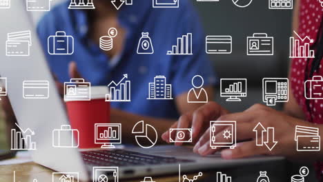 animación de iconos empresariales sobre colegas biraciales discutiendo el trabajo