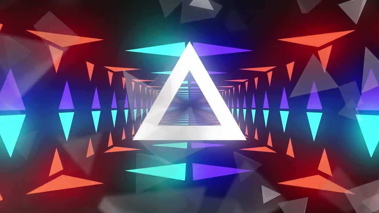 animación de triángulos y formas blancas sobre túnel digital sobre fondo negro.
