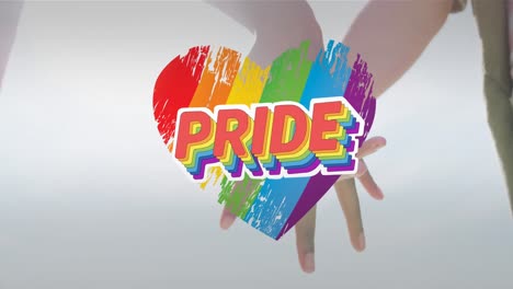 animación del corazón del arco iris y el orgullo sobre las manos de una pareja de lesbianas caucásicas