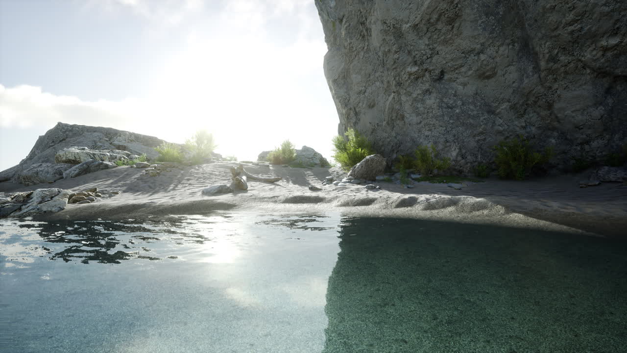 바위 절벽 이 있는 조용 한 해변 장면