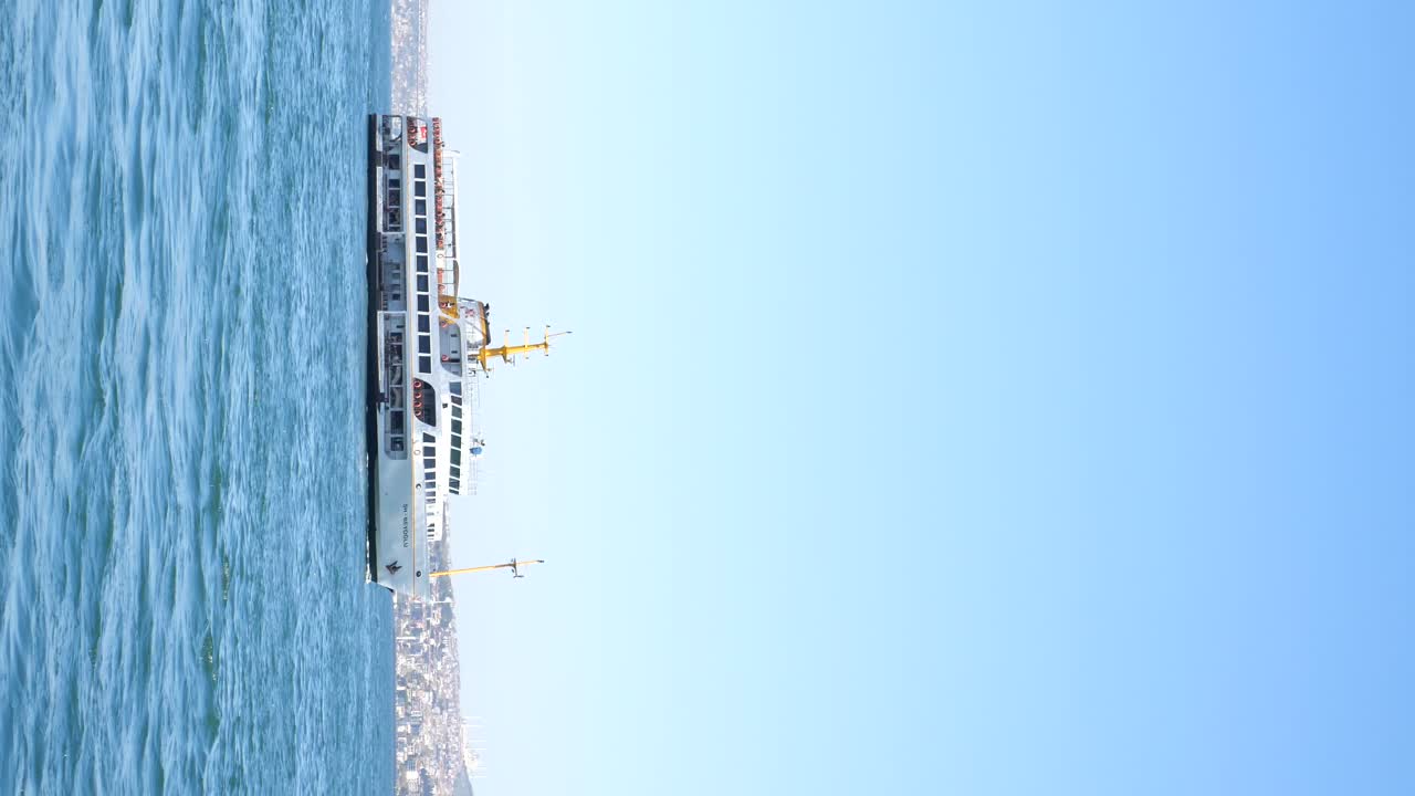 바다에 있는 페리