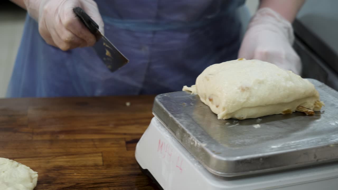 pesaje y preparación de la masa para hornear