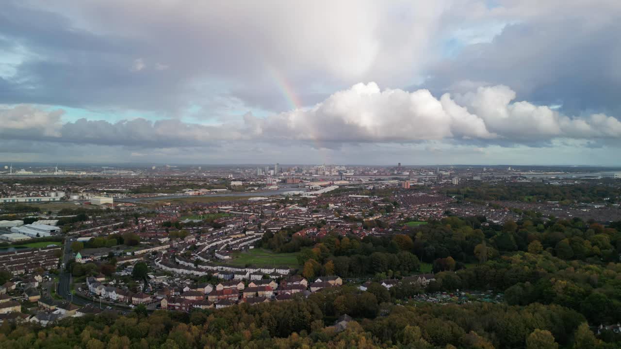 레인보우 하이퍼 ⁇ 스 - 비드스톤 힐, 와이럴 영국 - 리버풀의 전망