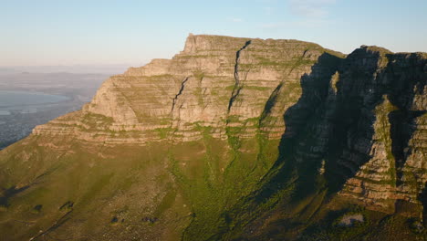 Huge-rock-wall-illuminated-by-bright-sunshine.-Forwards-fly-in-Table-Mountain-National-Park.-Cape-Town,-South-Africa