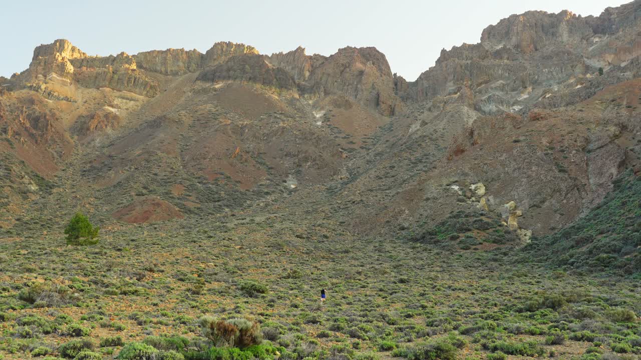 vista panorámica de la formación montañosa en el parque nacional del teide