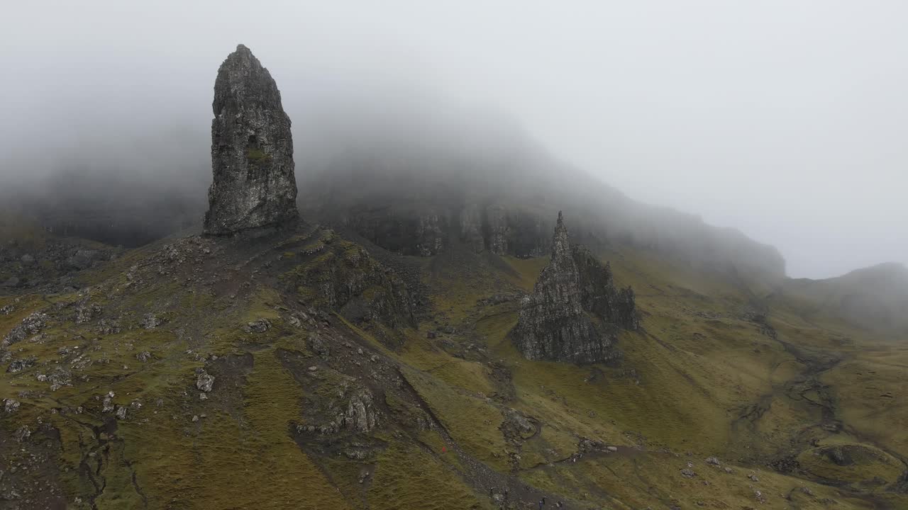 impresionante vista aérea del anciano de storr