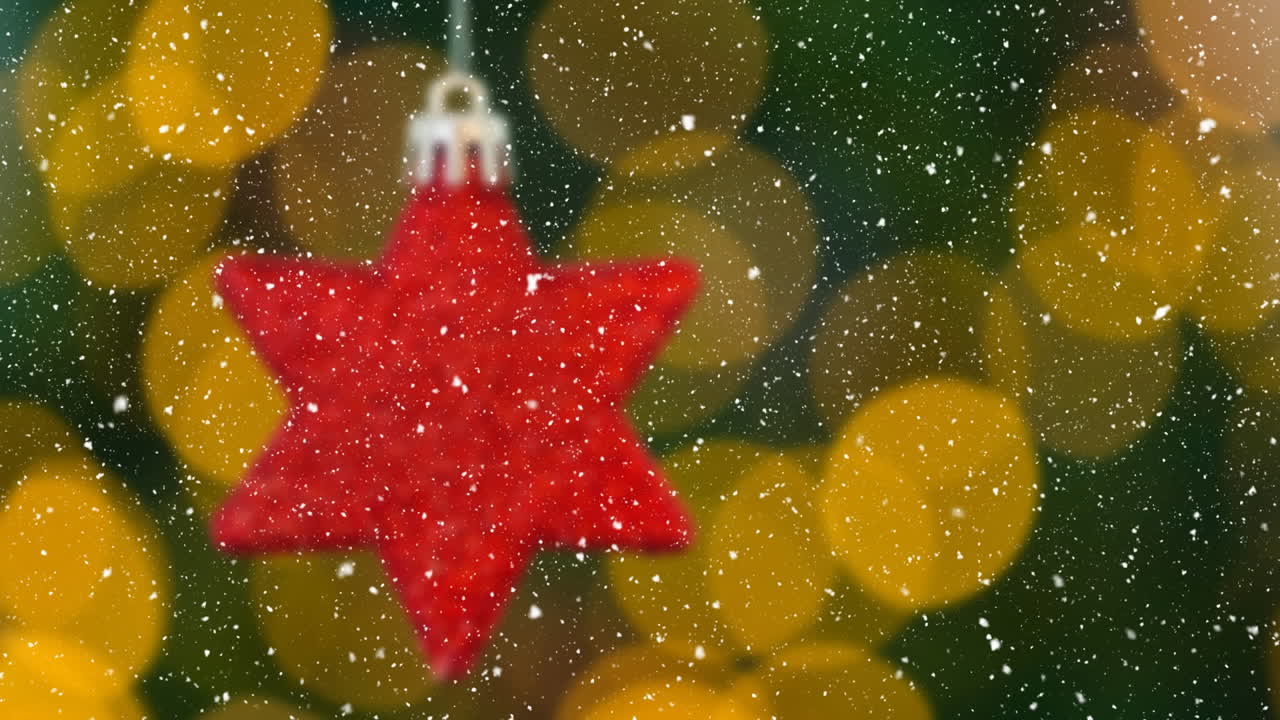 animación de la nieve cayendo sobre la estrella roja de navidad y decoraciones de manchas