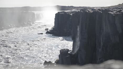 Toma-En-Cámara-Lenta-De-La-Cascada-Selfoss-Creando-Corrientes-Peligrosas-En-Islandia