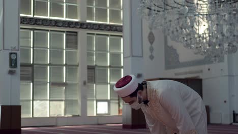 praying alone in a mask in mosque 1