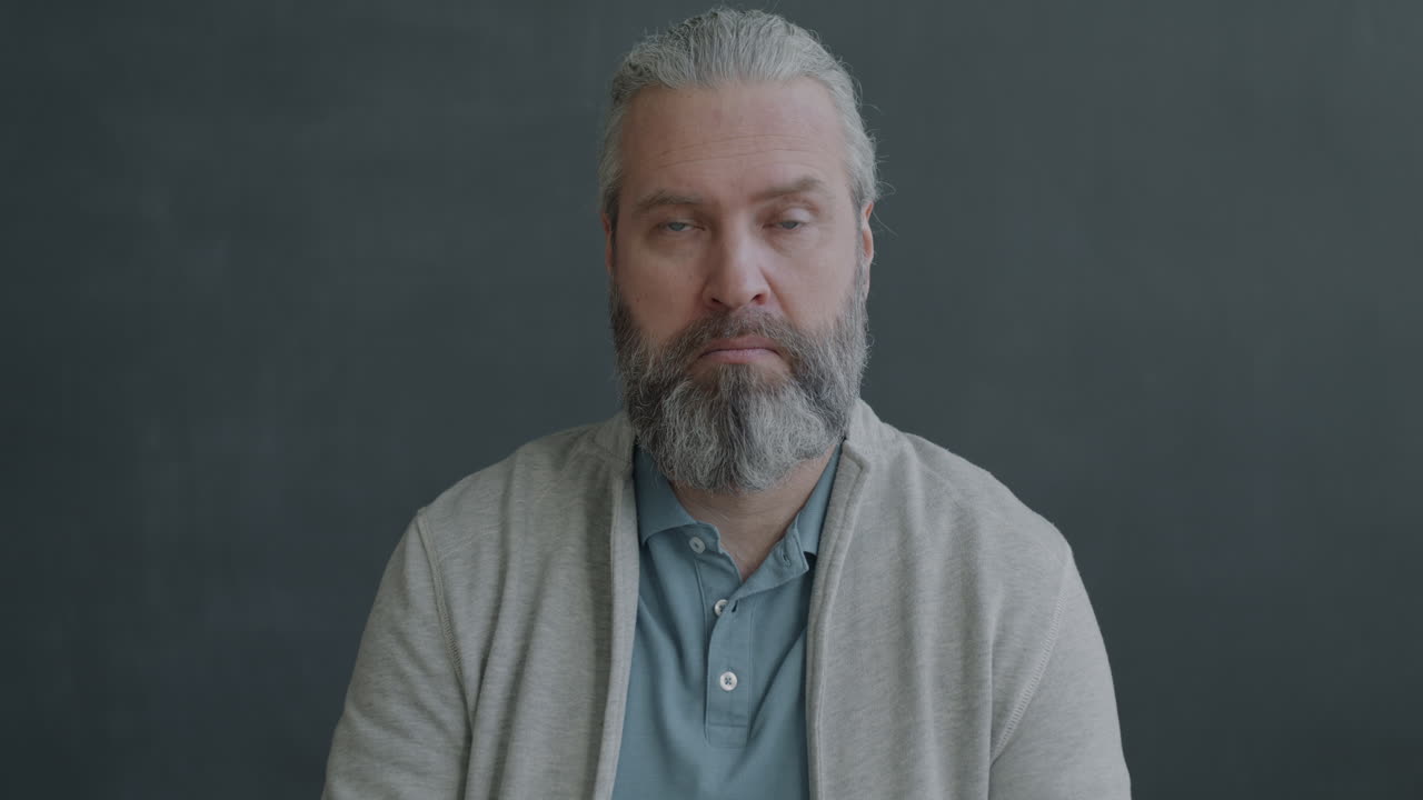 retrato de un hombre pensativo