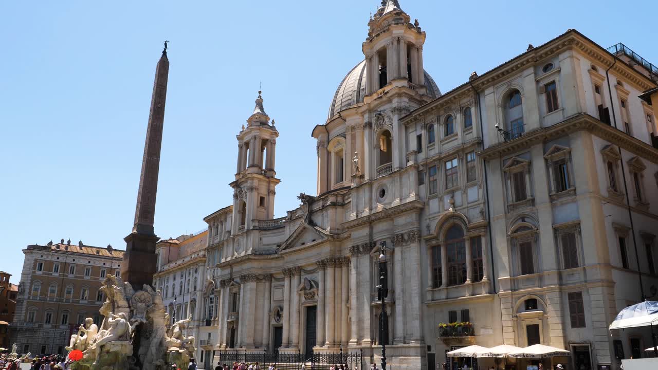 나보나 광장에 있는 아곤 교회의 산타녜세와 네 강의 분수