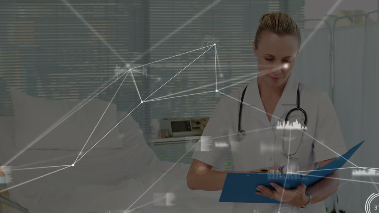 animación de procesamiento de datos sobre una doctora caucásica con clipboard