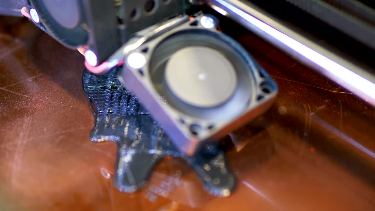 impresora 3d en movimiento en 4k cámara lenta 60 fps