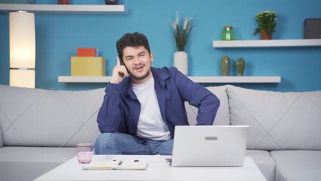 Hombre-Hablando-Por-Teléfono-Discutiendo.