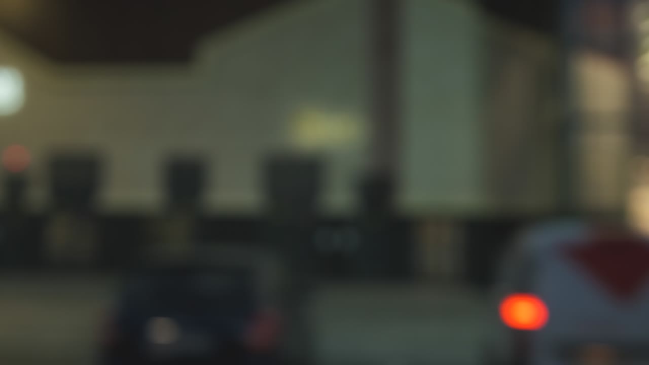 borrón de las luces de la ciudad. movimiento disparado desde el coche