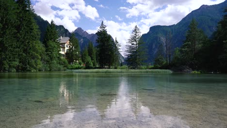 Toblacher-See-In-Den-Dolomiten,-Italien