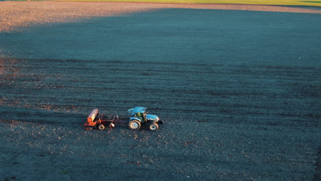 siembra de tractores en un campo