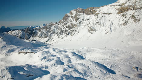 Paisaje-Invernal-En-Anzeinde-En-El-Cantón-De-Vaud,-Suiza---Toma-Aérea