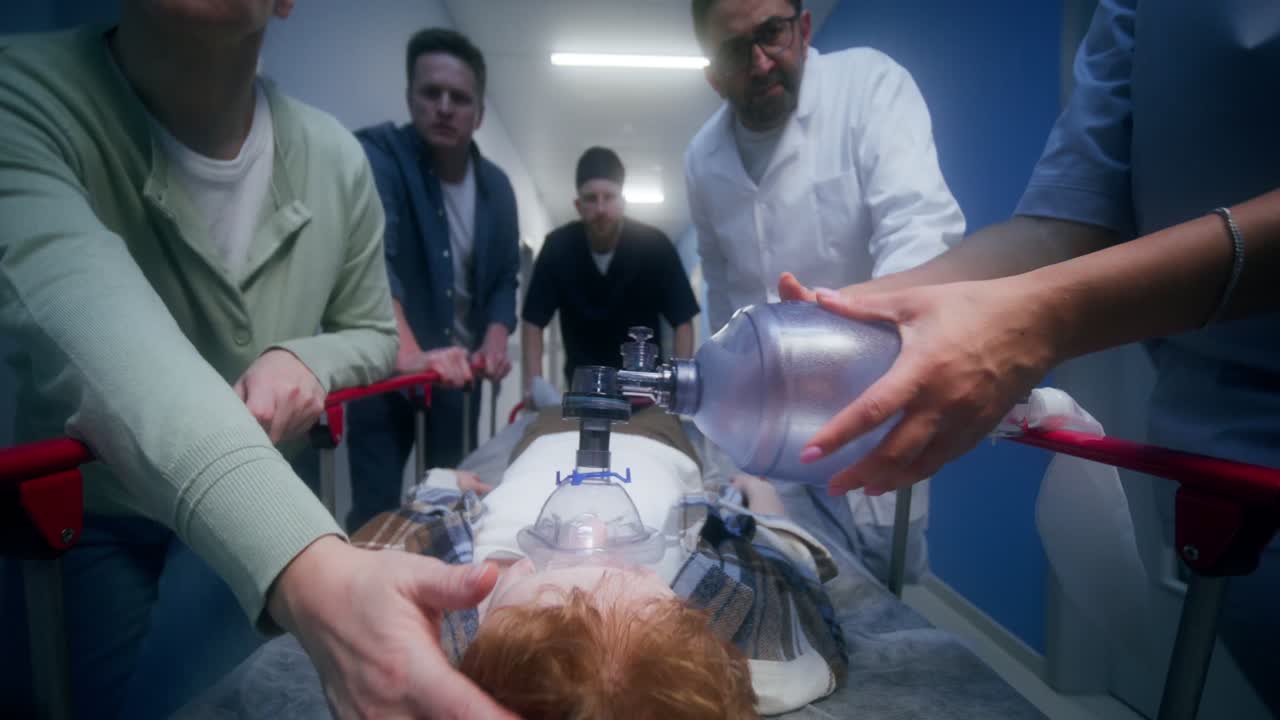 병원 복도에서 응급 의료