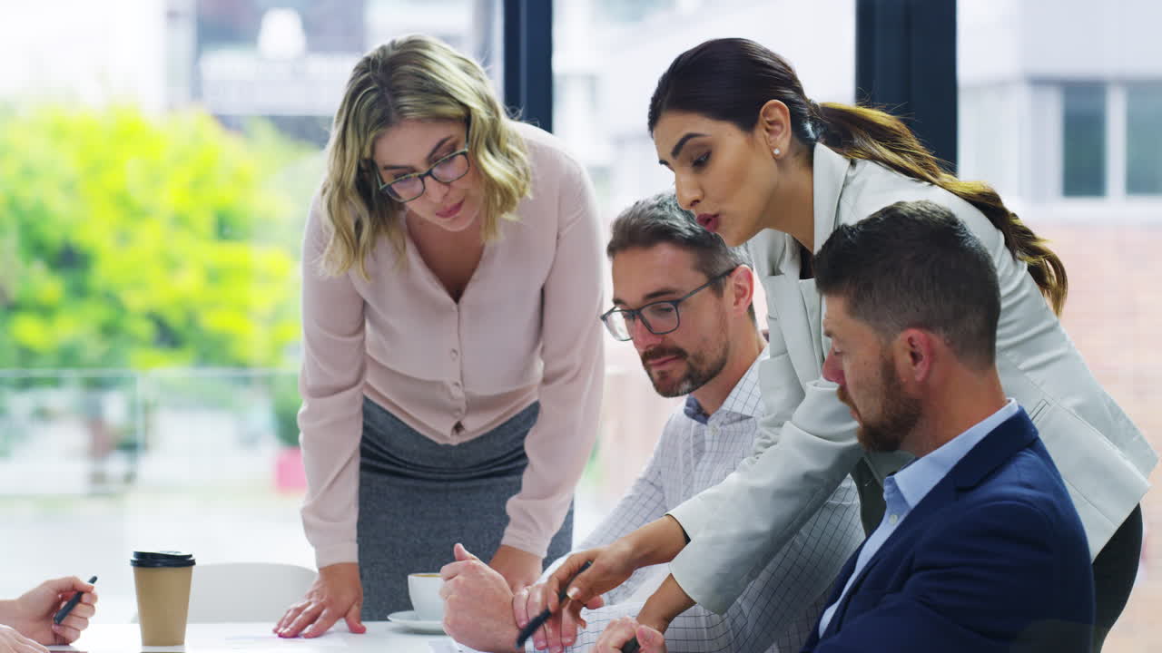 revisar algunos papeles importantes.