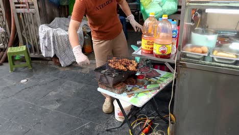 vendor grilling banh mi on hanoi street