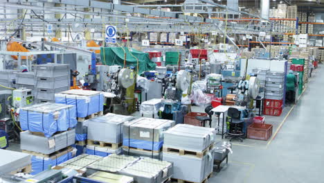 Stock-Dentro-De-Una-Instalación-De-Fabricación-Industrial-Y-Un-Almacén-De-Distribución