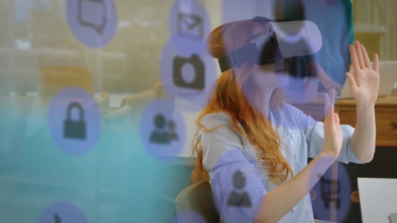animación de iconos de redes sociales y procesamiento de datos sobre una mujer caucásica que usa auriculares vr