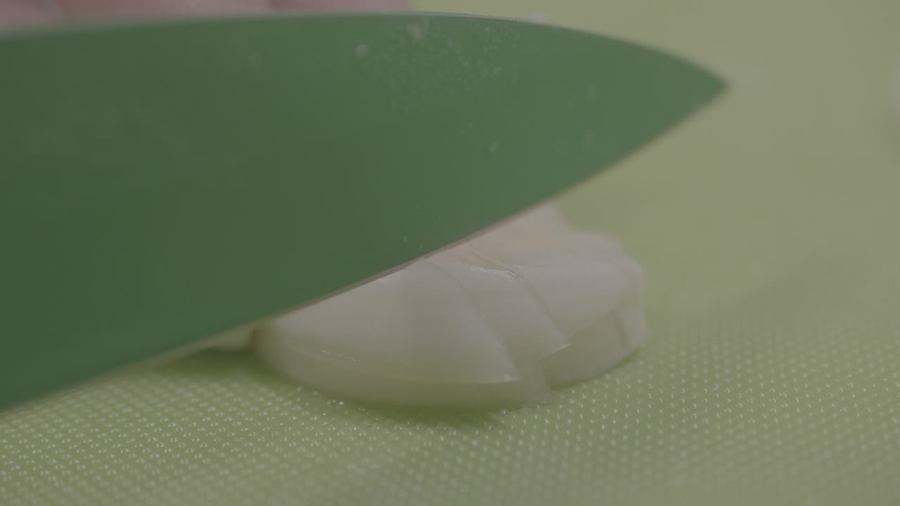 양파를 잘라내는 것