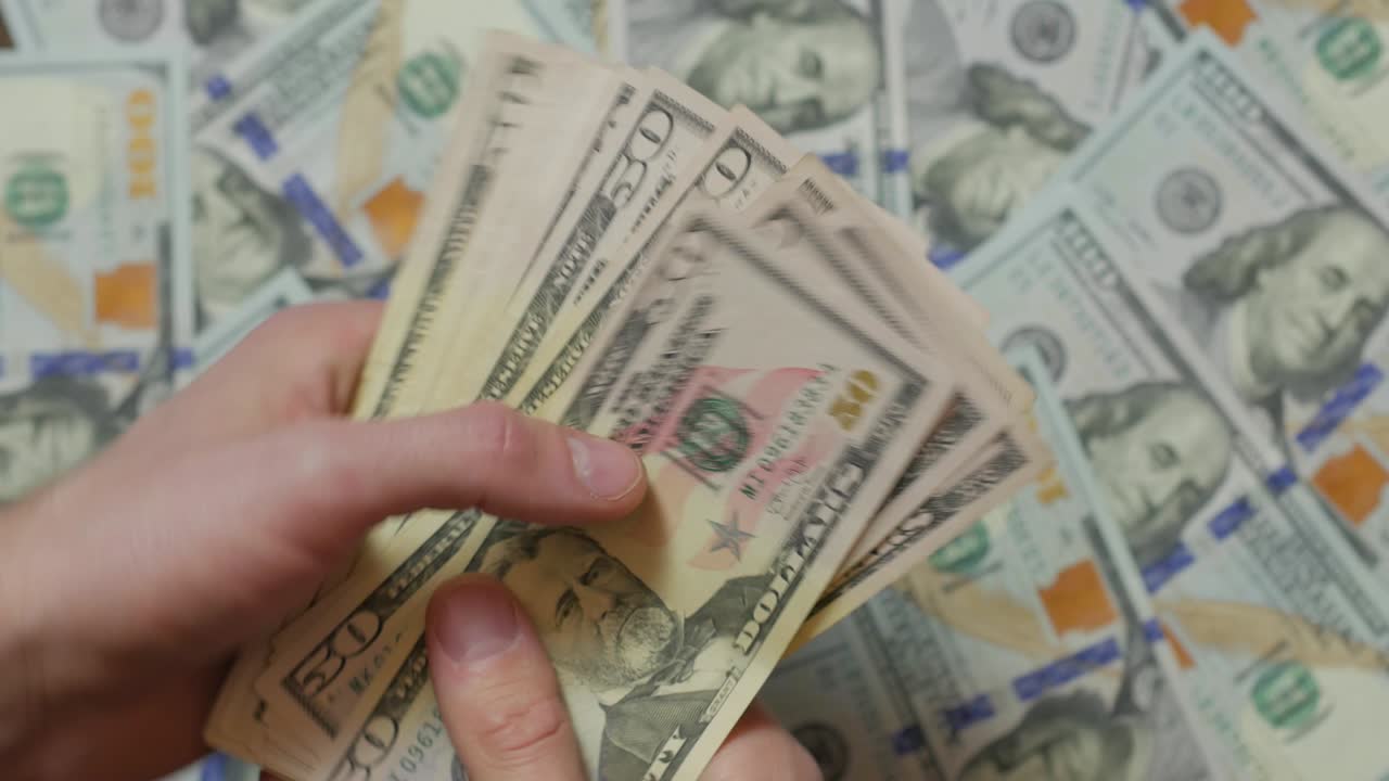 un fanático de los dólares.