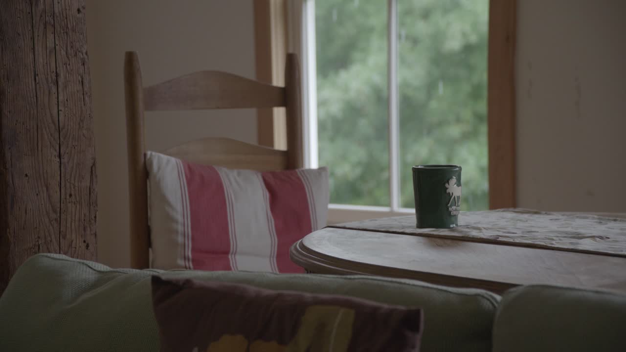 커피 한 잔 을 가진 테이블