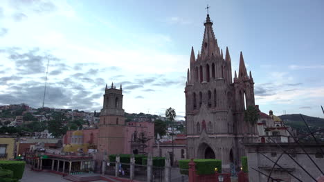 Cloudy-Morning-Sunrise-In-San-Miguel-De-Allende,-Guanajuato-Mexico,-Parroquia-De-San-Miguel-Arcángel,-Clouds-Background