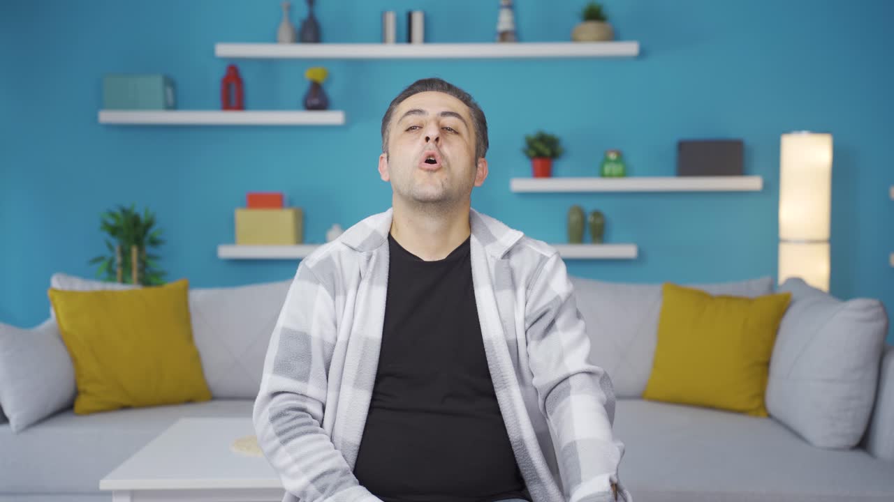 향수를 쓰고 좋은  ⁇ 새를 맡는 사람.