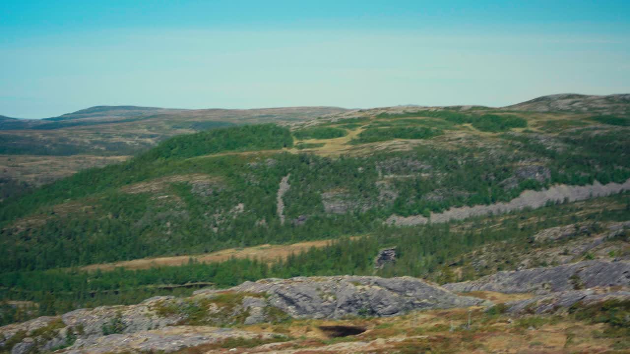 paisaje montañoso en indre fosen, noruega - toma amplia