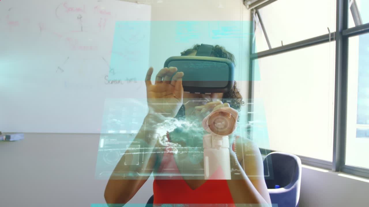 animación de formas rojas e interfaces de datos sobre la mujer en auriculares vr utilizando interfaz virtual