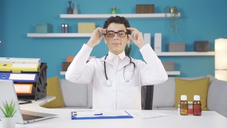 Portrait-of-boy-with-dreams-dressed-as-doctor.-Doctor-boy.