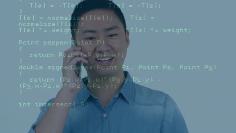 Animation-Der-Datenverarbeitung-Gegen-Einen-Asiatischen-Mann,-Der-Im-Büro-Auf-Dem-Smartphone-Spricht