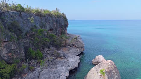 Acantilados-Rocosos-Del-Parque-Nacional-Jaragua,-Pedernales-En-República-Dominicana