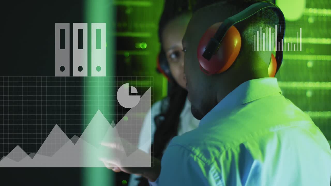 animación del procesamiento de datos en diversos ingenieros informáticos y servidores informáticos