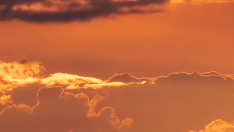 lapso de tiempo de una puesta de sol de primavera sobre worcestershire mirando hacia clee hill y las colinas de abberley