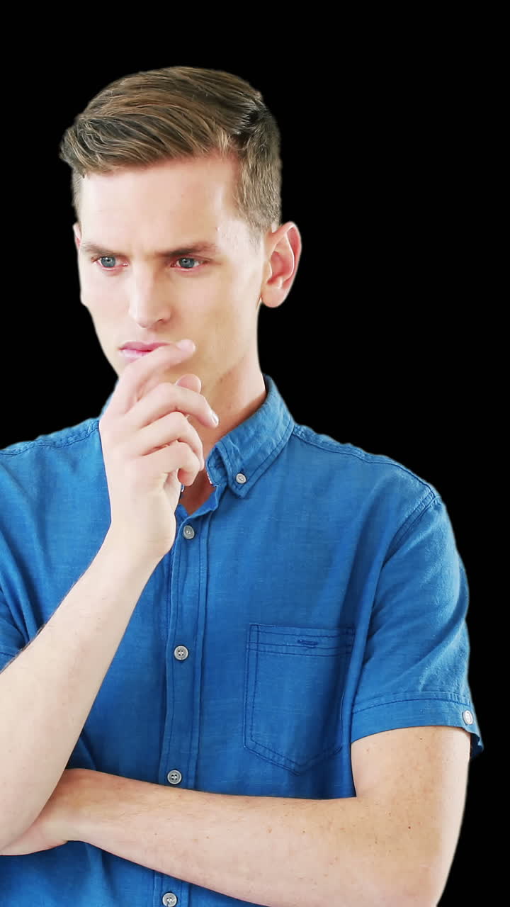 hombre usando una pantalla digital