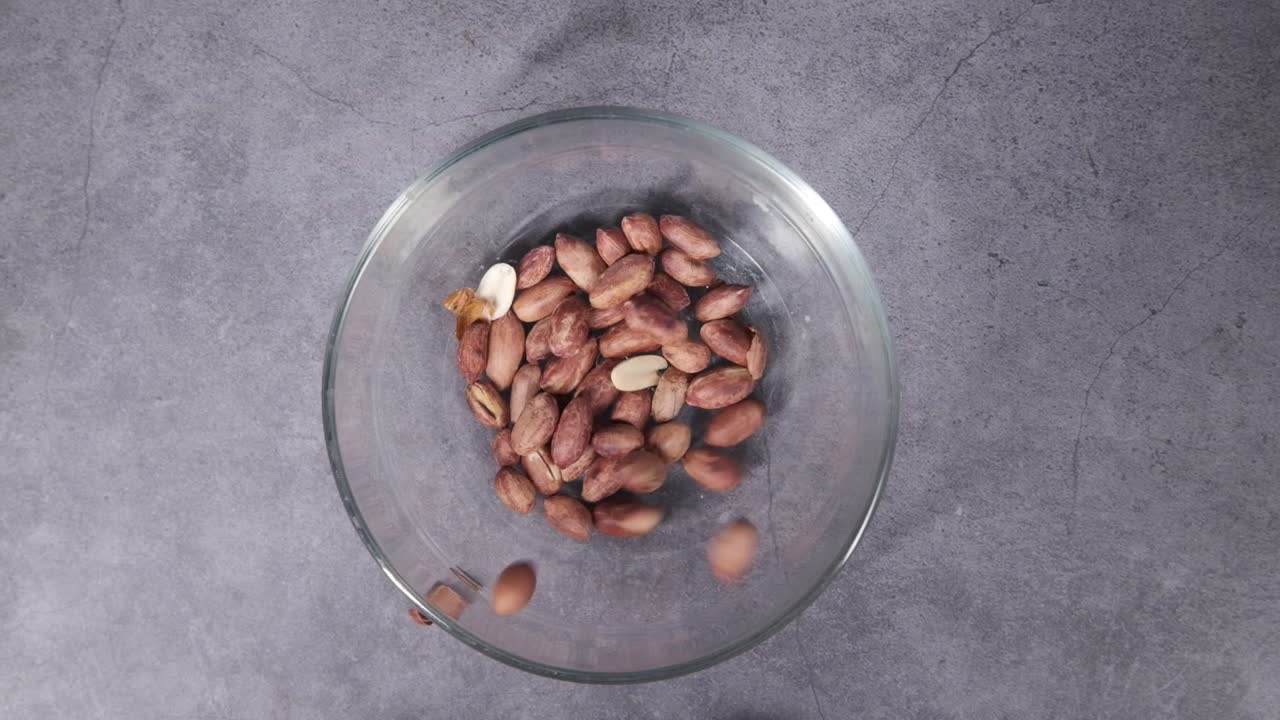 유리 그에 넣은 땅콩