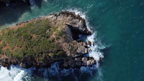 Overhead-aerial-shot-of-a-hill-located-in-Puerto-Escondido,-right-next-to-Cepe-beach-in-the-state-of-Aragua,-Venezuela