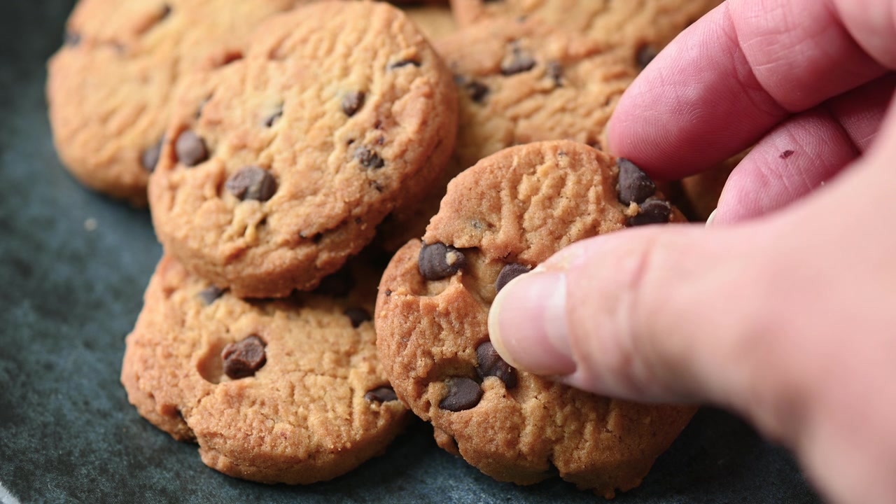 Baked chocolate chip cookies