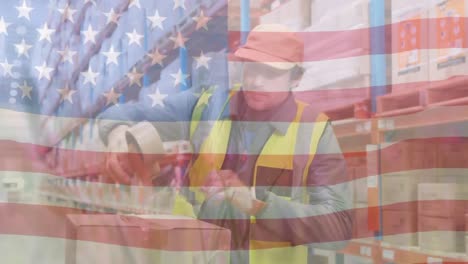 animación de la bandera de estados unidos sobre un trabajador caucásico en un almacén.