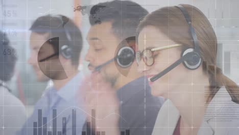 el ejecutivo del cliente está feliz y trabaja en la oficina